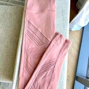 Alo Yoga Ultimate High-Waist Legging, Rosewater - Size Small
